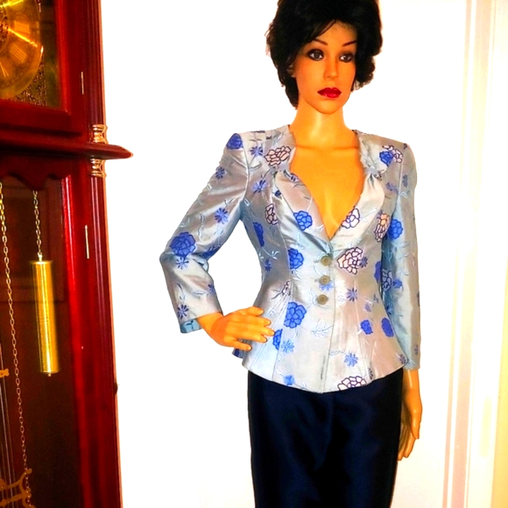 EMPORIO ARMANI 8 SILK BABY SKY BLUE EMBROIDERED TAILORED PEPLUM PRINCESS JACKET
